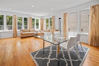 1018 Meridian Ave in Miami Beach, FL - Building Photo - Building Photo