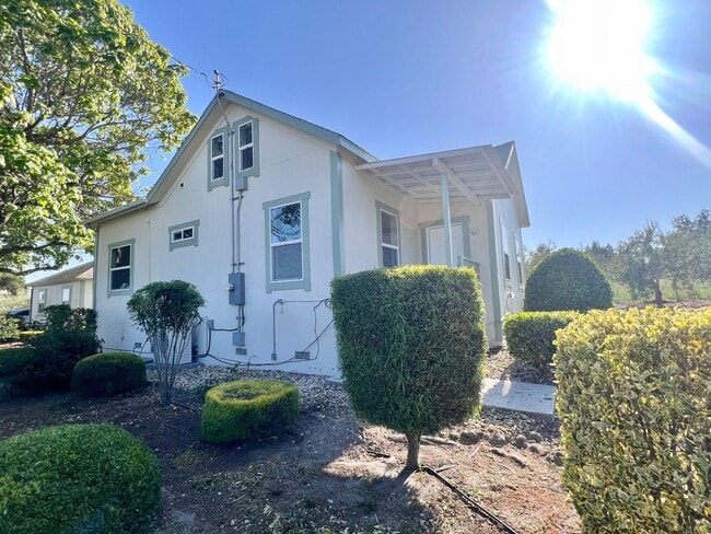 1515 Stony Point Rd in Petaluma, CA - Building Photo - Building Photo