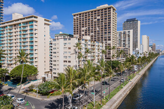 Ala Wai Palms in Honolulu, HI - Building Photo - Building Photo