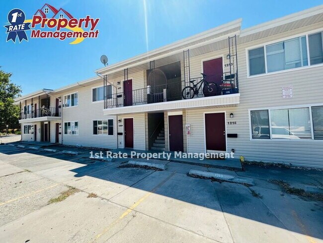 property at 1213 W Beacon St