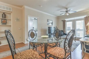 1711 Old Spanish Trail, Unit 444 in Houston, TX - Building Photo