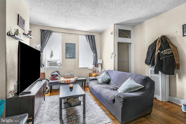 property at 2343 E Huntingdon St