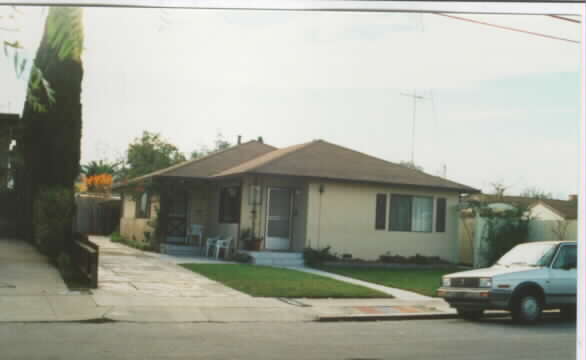 1120 Woodrow St in Redwood City, CA - Building Photo - Building Photo