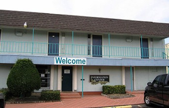 Vista Del Sol Apartments in Dallas, TX - Foto de edificio - Building Photo