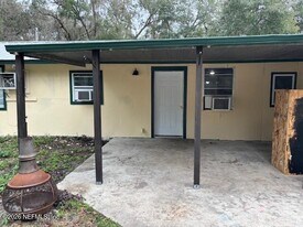 8091 Piney Nook Ct in Keystone Heights, FL - Building Photo