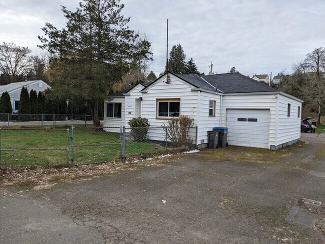 2425 Snyder Ave photo'