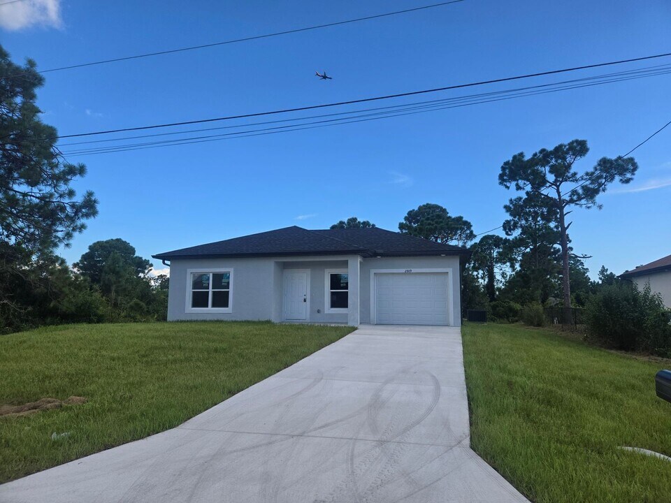 2809 14th St SW in Lehigh Acres, FL - Building Photo