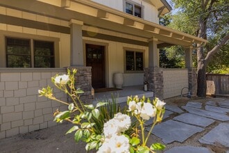 10802 Creek Rd in Ojai, CA - Building Photo - Building Photo
