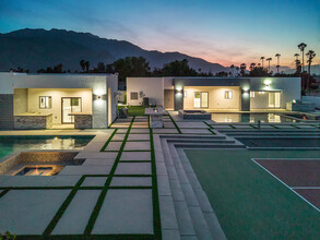 2150 N Farrell Dr in Palm Springs, CA - Building Photo - Building Photo