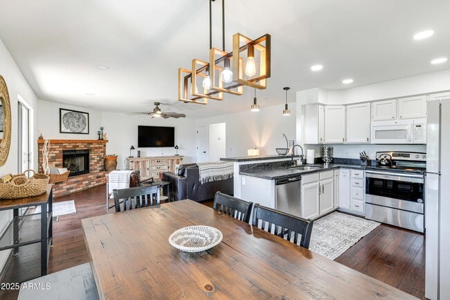 property at 2707 N Walnut Hills Dr