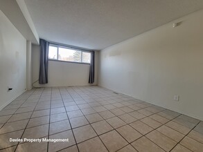 12403 B-124130 130 Ave NW in Edmonton, AB - Building Photo - Building Photo
