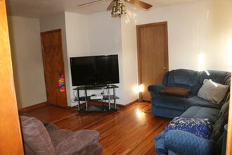 1109 W 20th St in Cedar Falls, IA - Building Photo - Building Photo