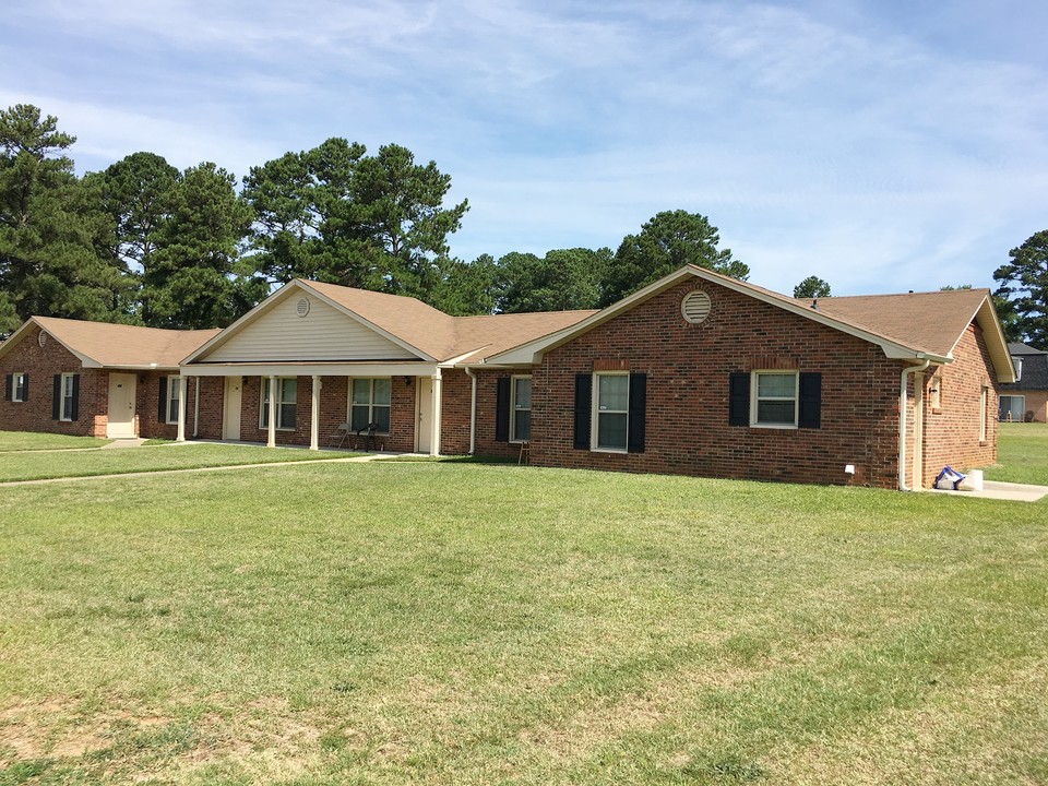 214 Crabapple Cir in Fayetteville, NC - Building Photo