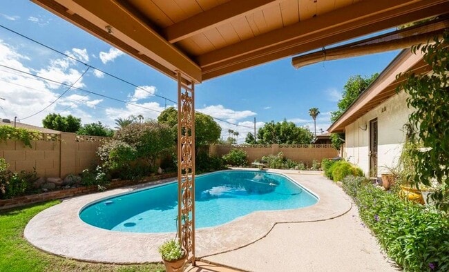 property at 1113 E Balboa Dr