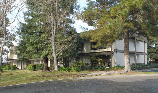 Sierra Vista in Mountain View, CA - Foto de edificio - Building Photo