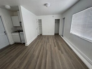 6301 NW 2nd Pl, Unit 4 in Miami, FL - Foto de edificio - Building Photo