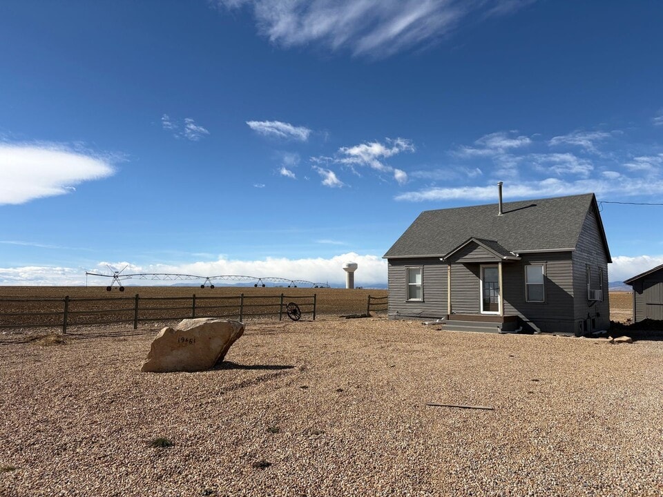 19461 Weld County Rd 17 in Johnstown, CO - Building Photo