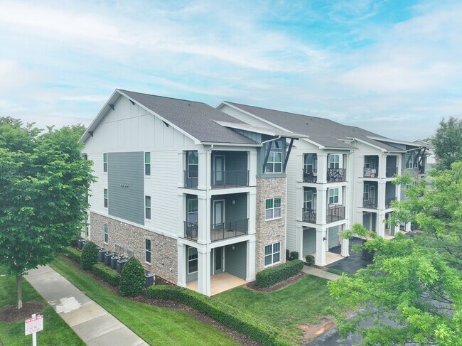 Highland Park at Northlake in Charlotte, NC - Building Photo - Building Photo