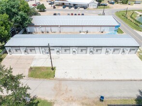 2612 Castle St in Waller, TX - Building Photo - Building Photo