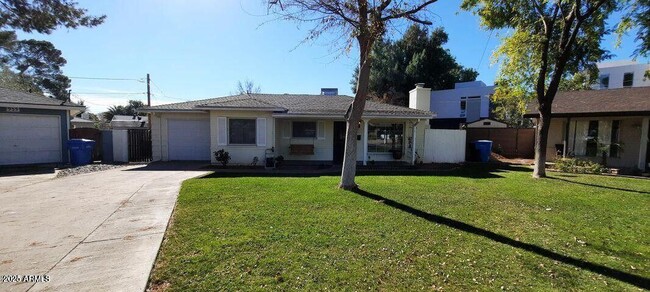 931 E Denton Ln in Phoenix, AZ - Building Photo - Building Photo