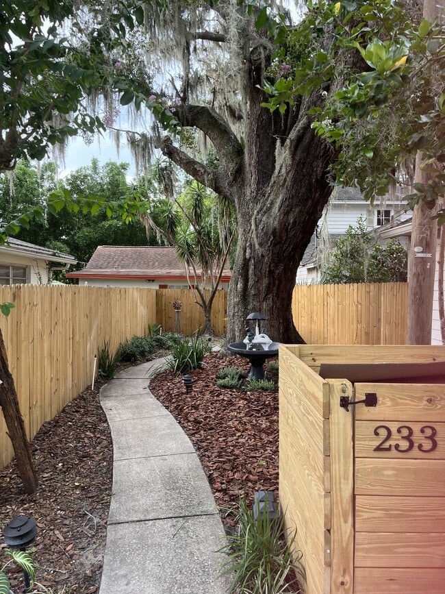 233 Emory Pl