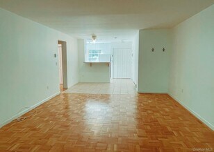 214 Woodland Hills Rd in White Plains, NY - Building Photo - Building Photo