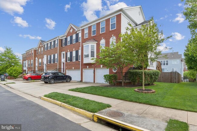 15041 Clementine Way in Haymarket, VA - Building Photo - Building Photo
