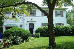 9405 Locust Hill Rd in Bethesda, MD - Building Photo