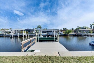 1025 Apollo Beach Blvd in Apollo Beach, FL - Building Photo - Building Photo