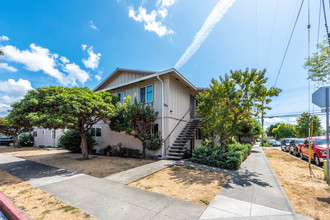 3404 Rolison Rd in Redwood City, CA - Building Photo - Primary Photo