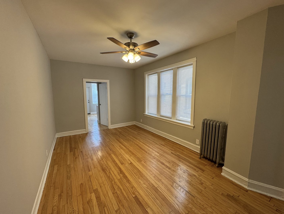 1507 W Schreiber Ave, Unit 2 in Chicago, IL - Building Photo