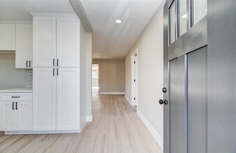 7918 Bayside Dr in Beach City, TX - Building Photo - Building Photo