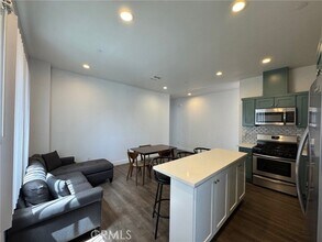 1737 Magnolia Ave in Los Angeles, CA - Building Photo - Building Photo