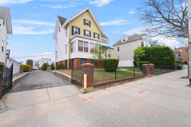 135 Beekman Ave, Unit LR in Sleepy Hollow, NY - Building Photo - Building Photo