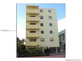 1334 Collins Ave in Miami Beach, FL - Building Photo