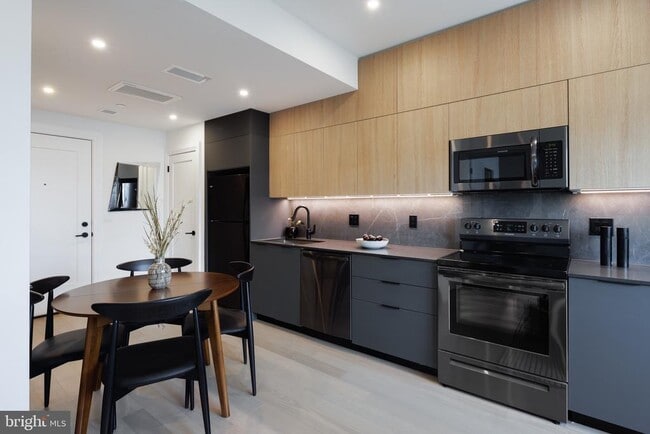 1099 Germantown Ave in Philadelphia, PA - Building Photo - Building Photo