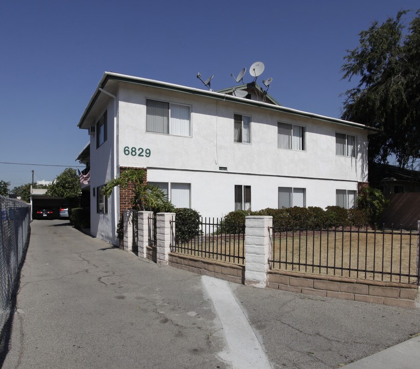 6829 Ben Ave in North Hollywood, CA - Foto de edificio