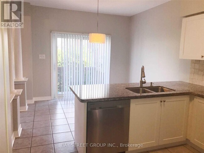 9 Firwood Dr in Richmond Hill, ON - Building Photo - Building Photo