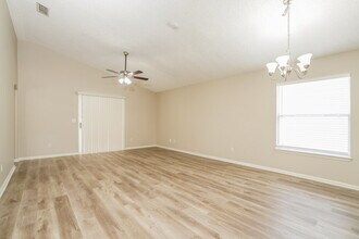 1928 Hunters Trace Cir in Middleburg, FL - Foto de edificio - Building Photo