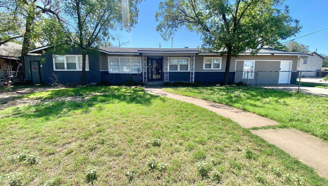 1925 22nd St in Lubbock, TX - Foto de edificio