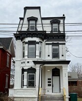 939 Chateau Ave in Cincinnati, OH - Building Photo
