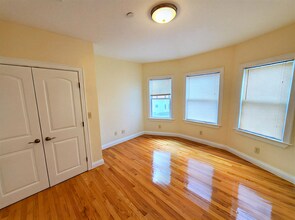 159 Elm St, Unit 1 in Everett, MA - Building Photo - Building Photo