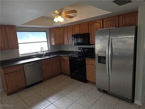 101 SE 23rd Pl in Cape Coral, FL - Building Photo - Building Photo