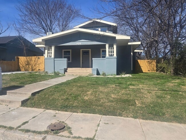 406 W Water St in Weatherford, TX - Building Photo - Building Photo