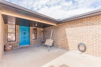 Charming 3 Bedroom 2 Bathroom - Spacious & Fenced Backyard in Alamogordo, NM - Building Photo - Building Photo