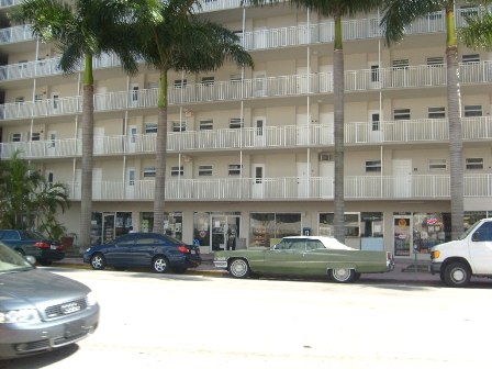 Lincoln Towers in Miami Beach, FL - Building Photo