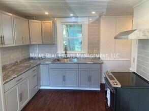 43 Fling St in Brewer, ME - Foto de edificio - Building Photo