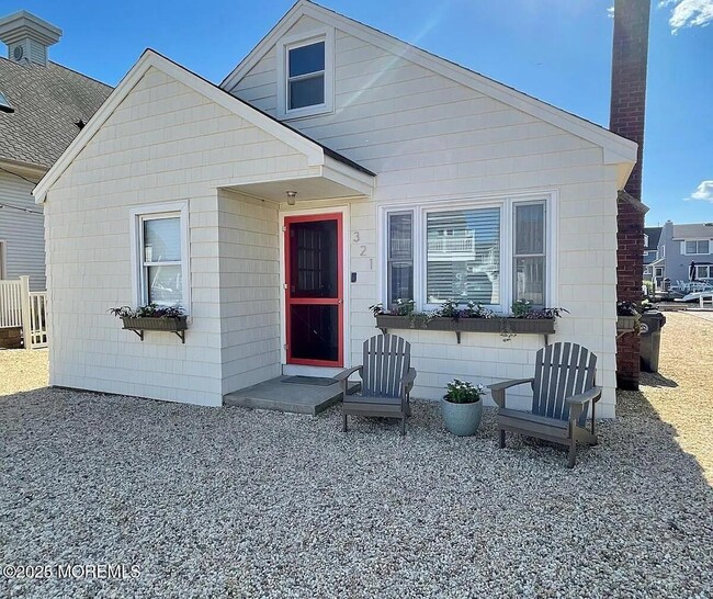 property at 321 W Kupper Dr