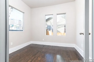 134 Paul St in San Antonio, TX - Foto de edificio - Building Photo