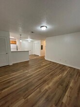 100 Kazmira Ct in Niceville, FL - Foto de edificio - Building Photo